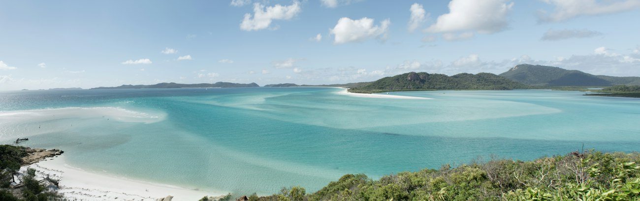 White sand and turquoise tidal channels in the Whitsundays